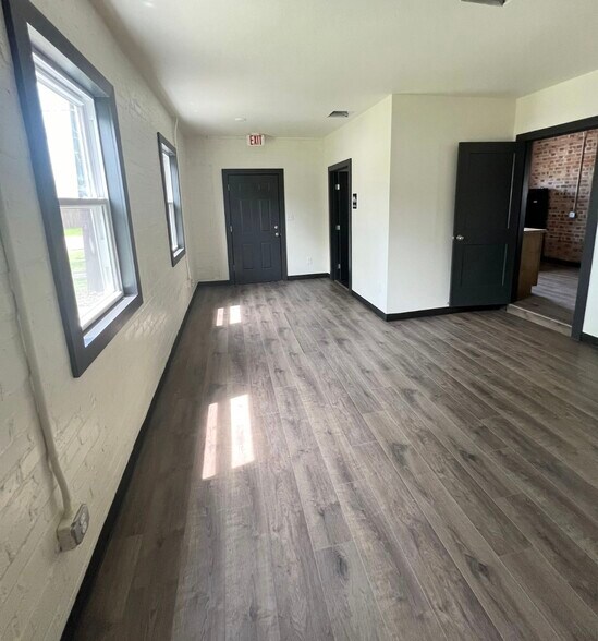 More Photos Of 902 S Broadway St, La Porte Office For Sale