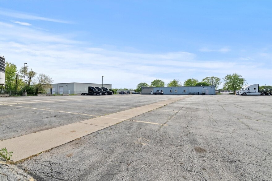 More Photos Of 24051 S Northern Illinois Dr, Channahon Truck Terminal For Sale