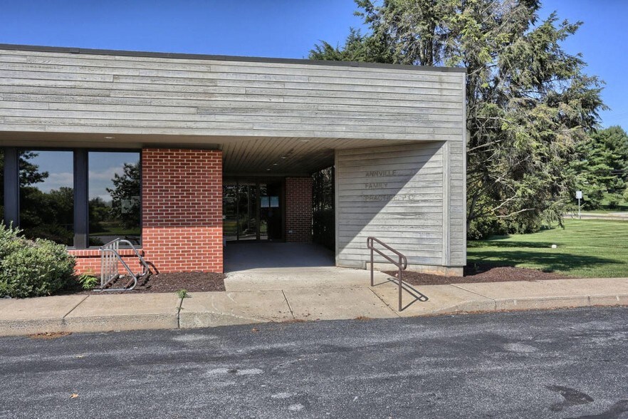 More Photos Of 475 N Weaber St, Annville Office For Lease