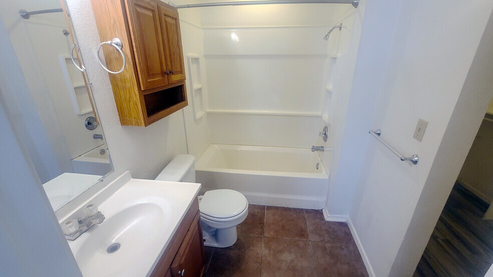 More Photos Of 711 S Austin Ave, Tulia Apartments For Sale