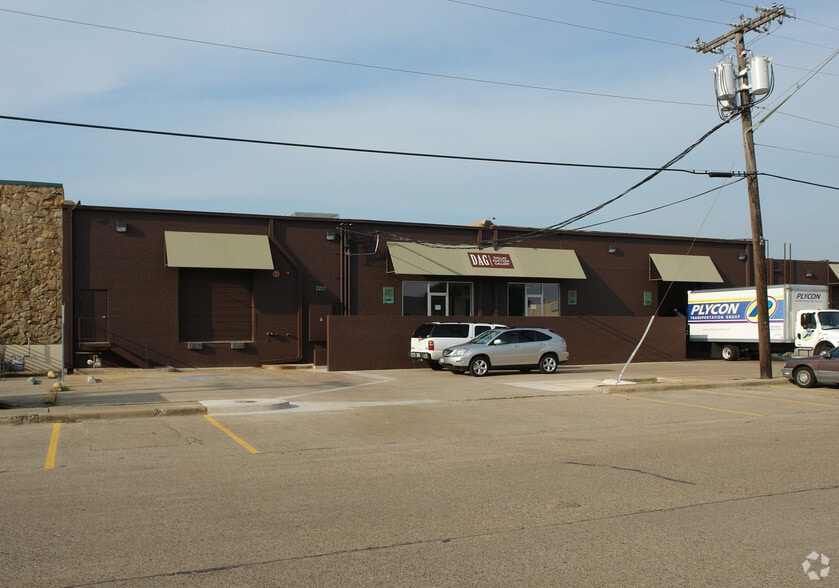 More Photos Of 2235 Monitor St, Dallas Unknown For Lease