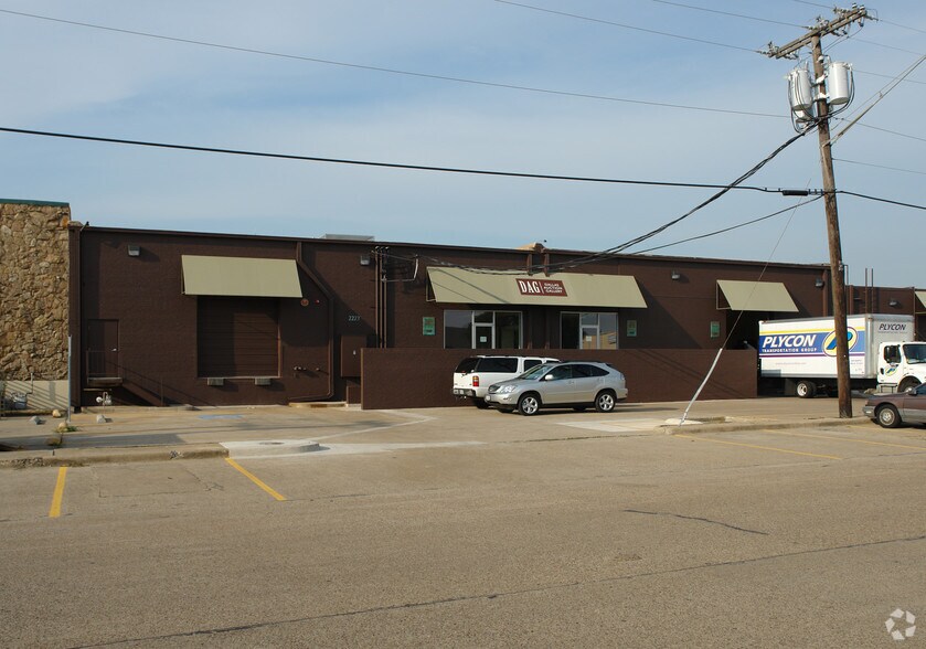More Photos Of 2235 Monitor St, Dallas Unknown For Lease