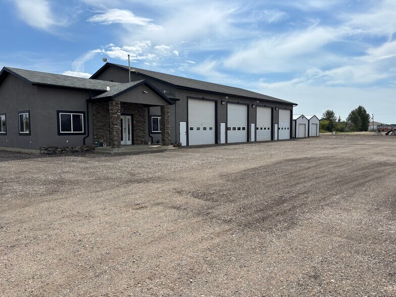More Photos Of 60 Madison Cres, Spruce Grove Service For Lease