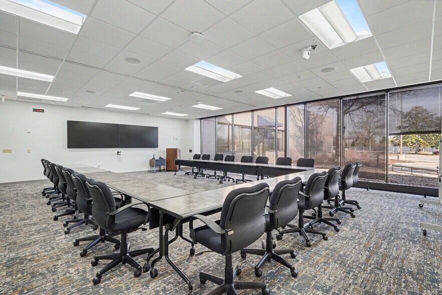 More Photos Of 2000 Heritage Way, Waverly Office For Sale