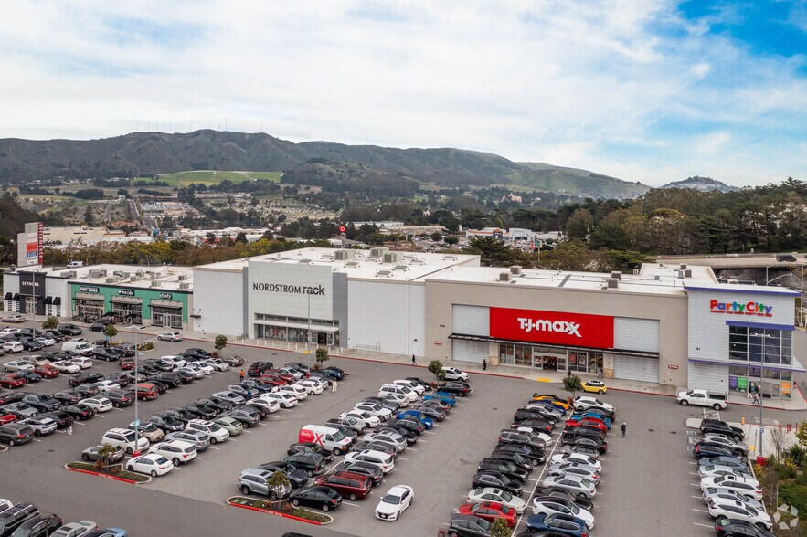 More Photos Of 3 Serramonte Ctr, Daly City Storefront For Lease