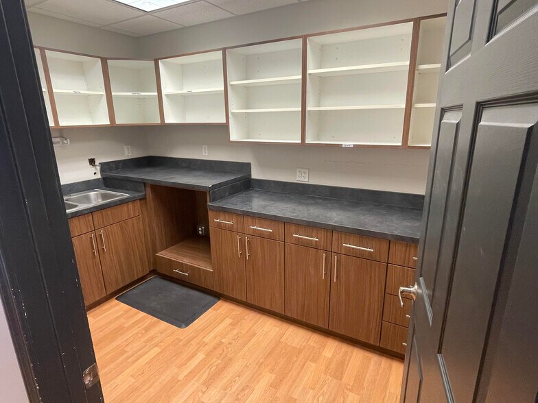 More Photos Of 535 Wellington Way, Lexington Medical For Sale