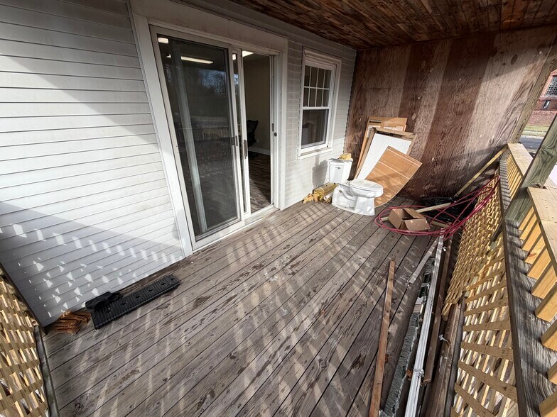 More Photos Of 196 Woodland St, Bristol Office Residential For Lease