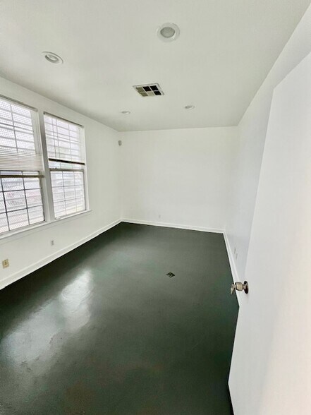 More Photos Of 3221 Union Pacific Ave, Los Angeles Warehouse For Lease