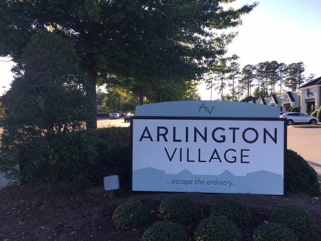 More Photos Of 600-698 E Arlington Blvd, Greenville Unknown For Lease