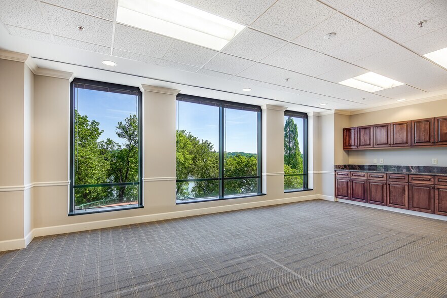 More Photos Of 1 10th St, Augusta Office For Lease