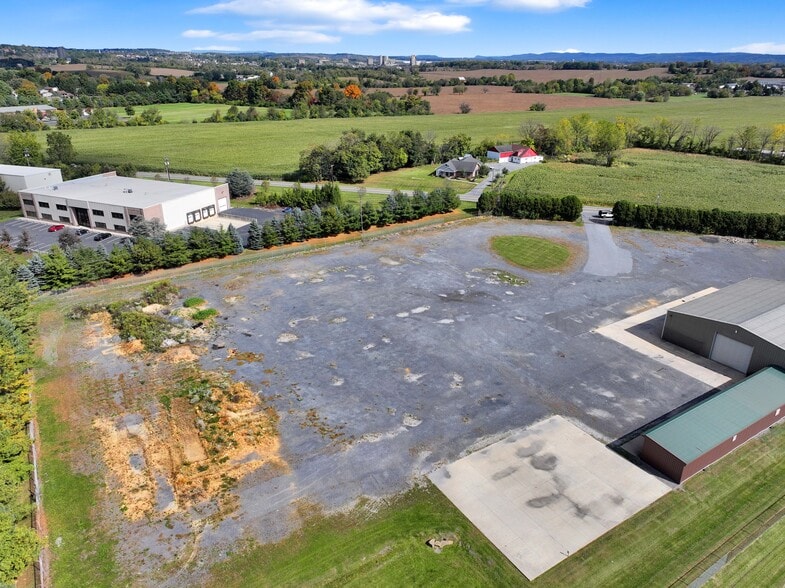 More Photos Of 585 Daniels Rd, Nazareth Manufacturing For Sale