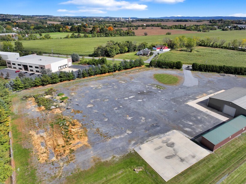 More Photos Of 585 Daniels Rd, Nazareth Manufacturing For Lease