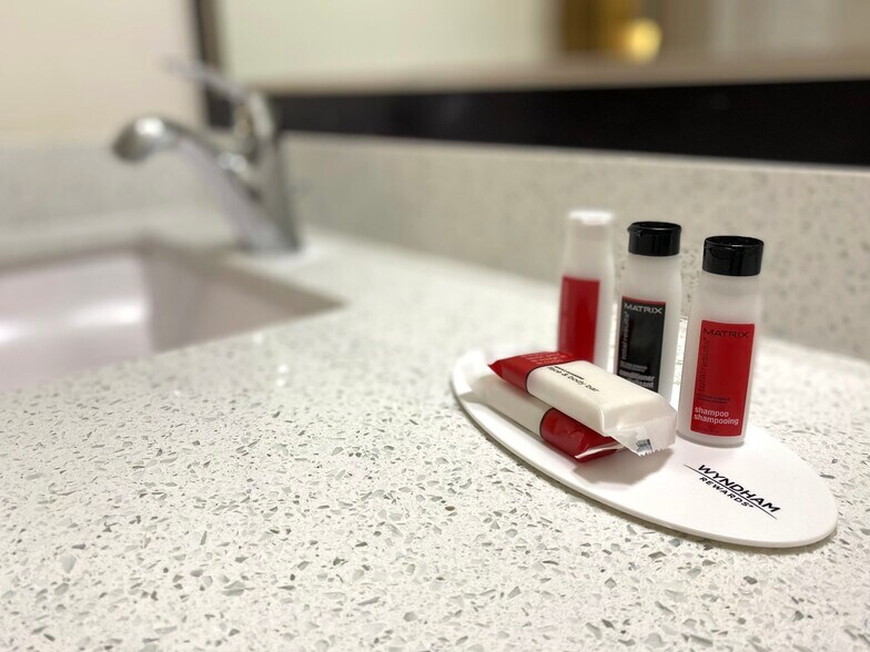 More Photos Of 2400 W Main St, Carbondale Hotel For Sale