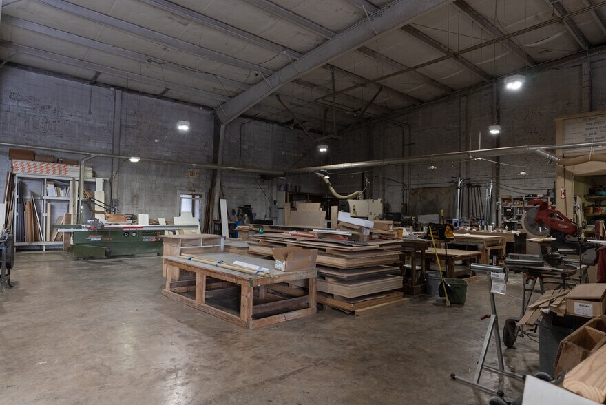 More Photos Of 2022 Milby St, Houston Warehouse For Sale