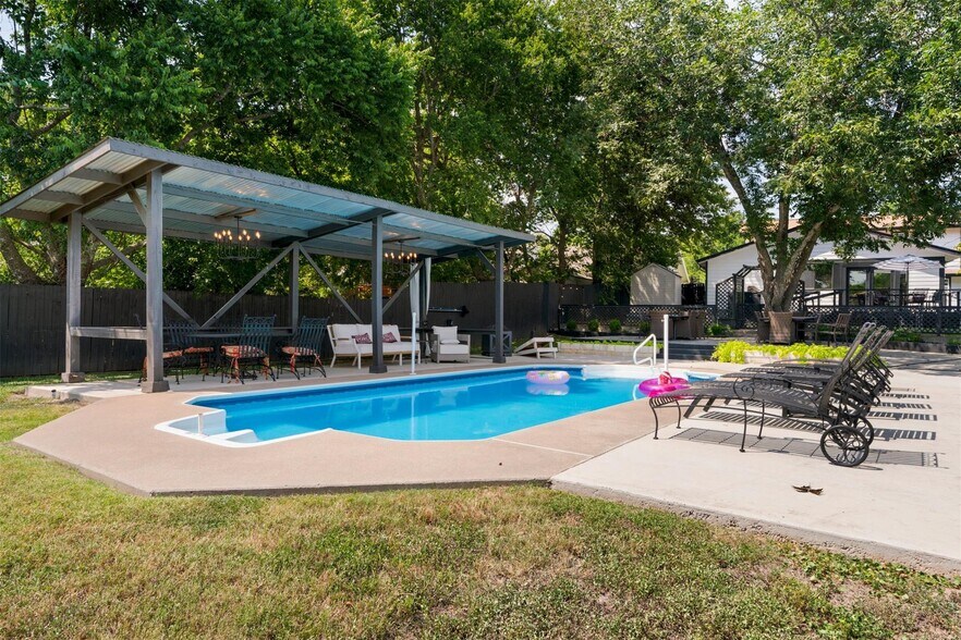 More Photos Of 8721 Mountain Crest Dr, Austin Specialty For Sale