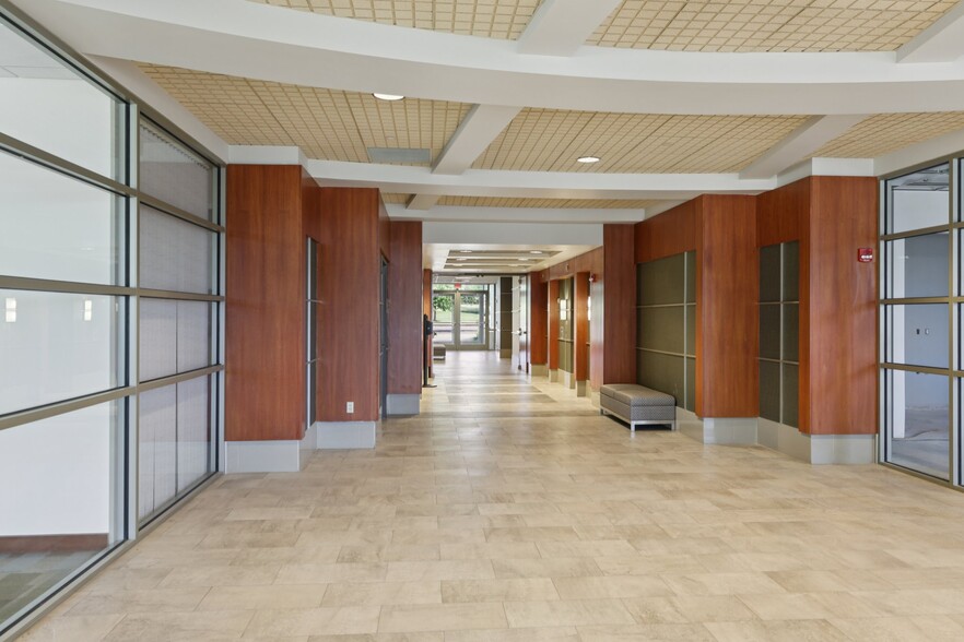 More Photos Of 5133 W Terrace Dr, Madison Office For Lease