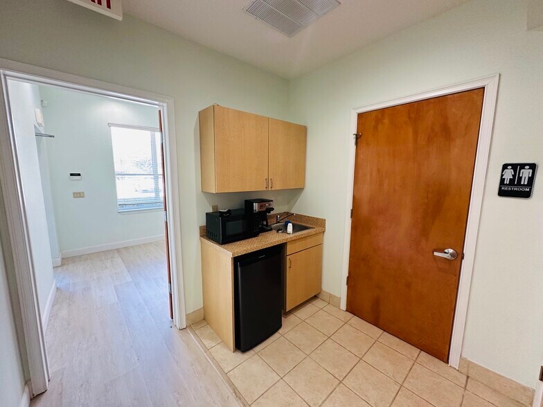 More Photos Of 6282 Dupont Station Ct, Jacksonville Medical For Lease