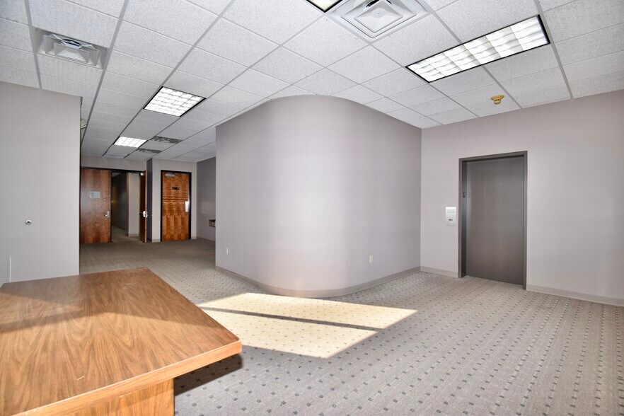 More Photos Of 37 Sandstone Cir, Jackson Office For Sale