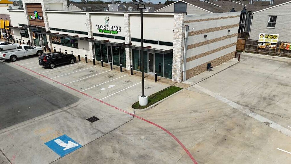 More Photos Of 6690 W Airport Blvd, Houston Fast Food For Lease