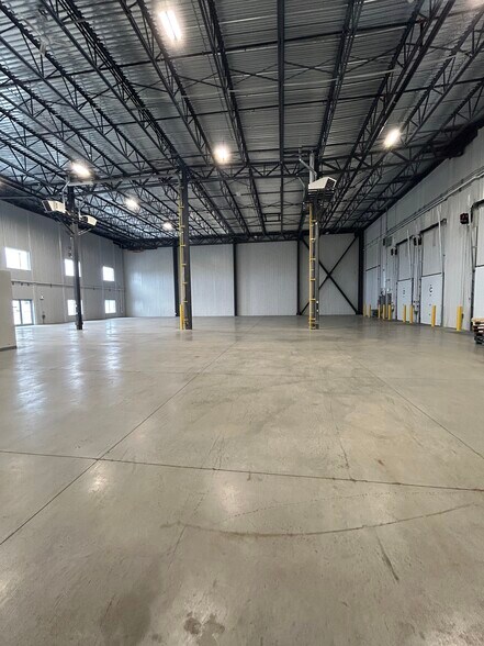 More Photos Of 379B Corduroy Rd, Ottawa Warehouse For Lease