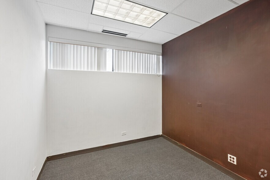 More Photos Of 4425 W 63rd St, Chicago Office For Lease
