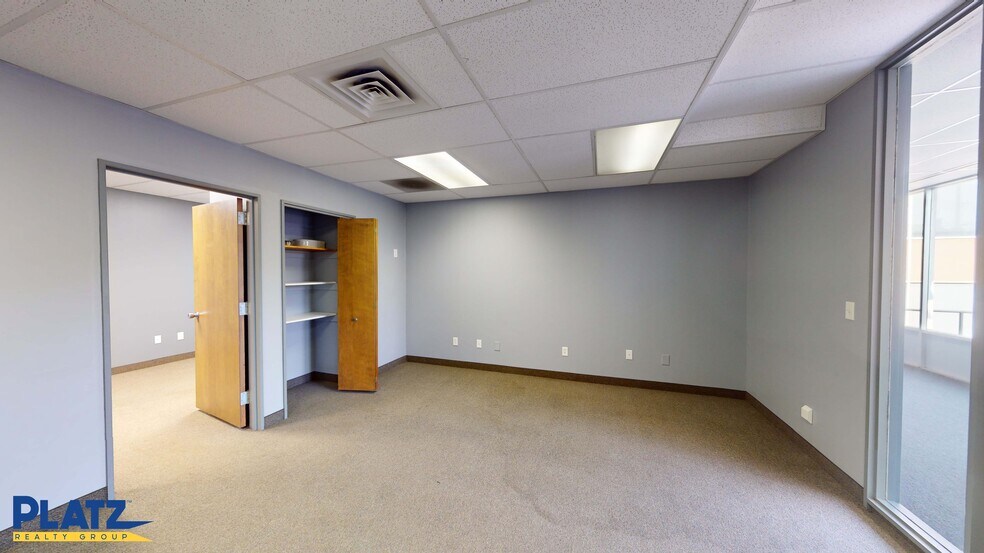 More Photos Of 4800 Market St, Youngstown Office For Lease