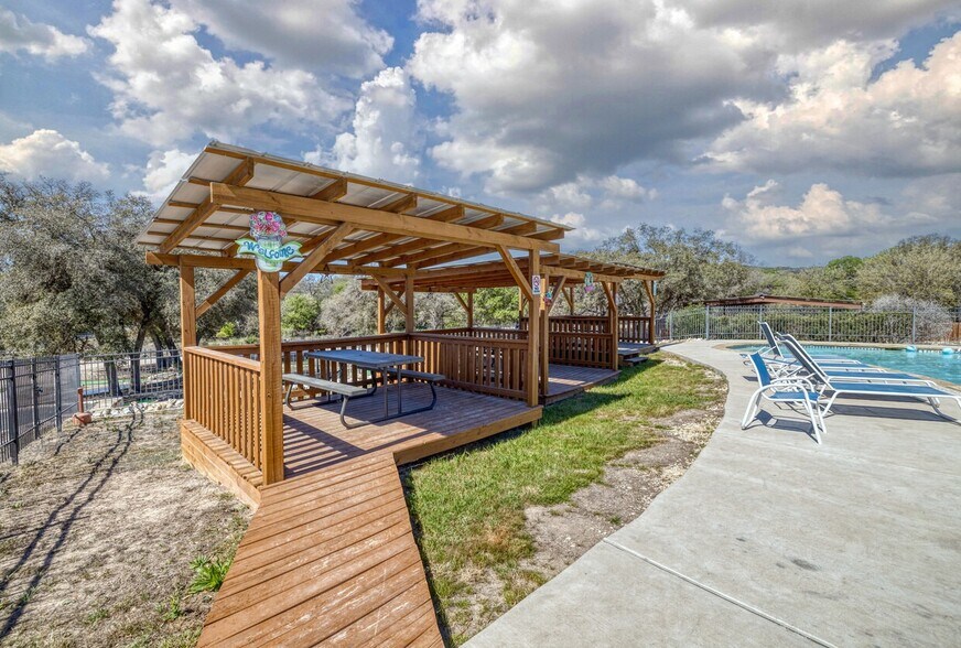 More Photos Of 49 Encino Dr, Concan Convenience Store For Sale