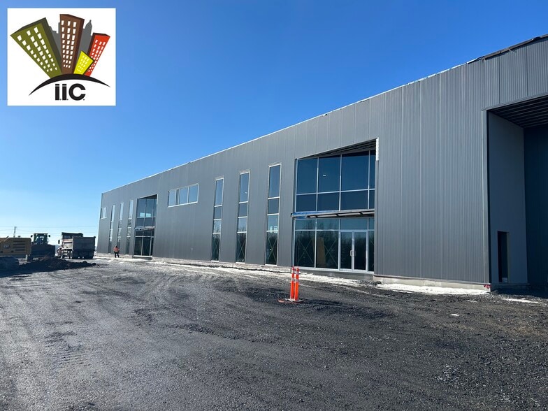 More Photos Of 877 Rue Bernard, Granby Manufacturing For Lease