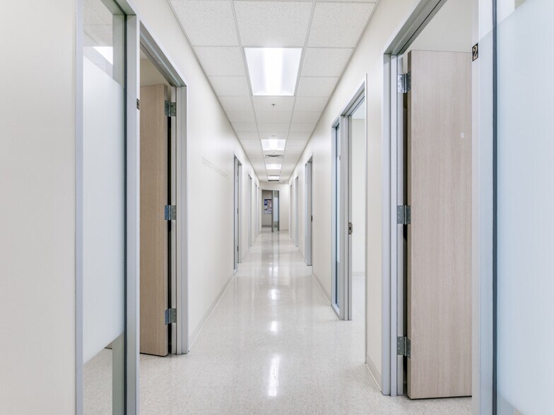 More Photos Of 12606 Greenville Ave, Dallas Medical For Lease