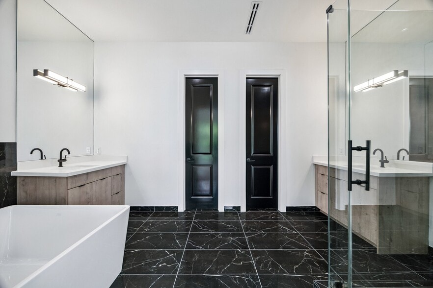 More Photos Of 4710 Sharon St, Houston Multifamily For Sale