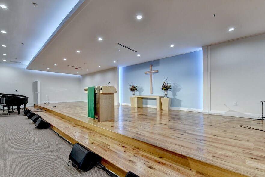 More Photos Of 3274 Medlock Bridge Rd, Peachtree Corners Flex For Sale