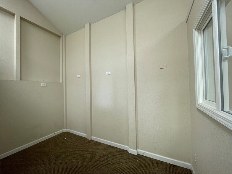 More Photos Of 130 W A St, Dixon Office For Lease