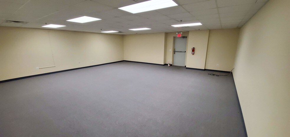 More Photos Of 3619 Richmond Hwy, Stafford Light Distribution For Lease