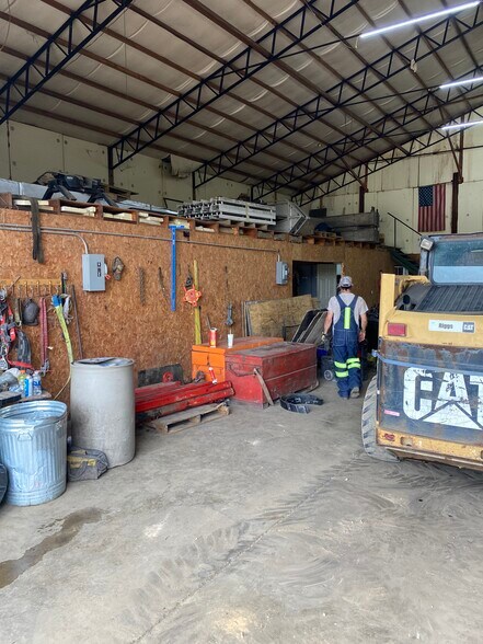 More Photos Of 76 Industrial Dr, Dora Service For Lease