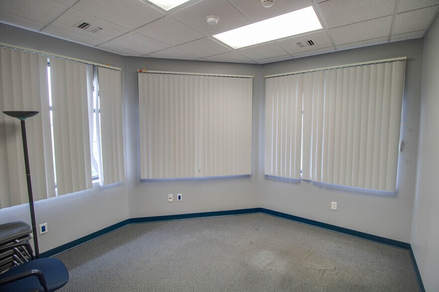 More Photos Of 18400 Shipman Rd, Carlinville Schools For Sale