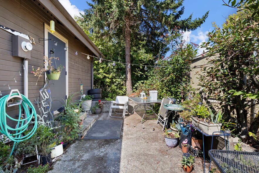 More Photos Of 92 NW Glenhart Ave, Winston Freestanding For Sale