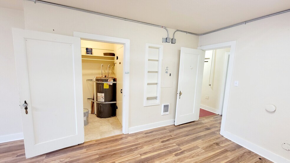 More Photos Of 1109 Edgewater St NW, Salem Storefront For Lease