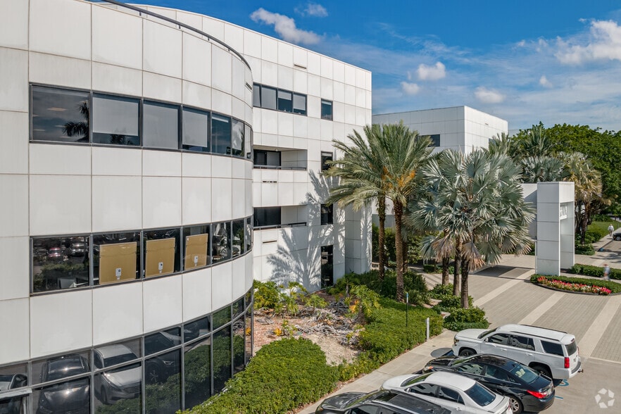 More Photos Of 1855 Griffin Rd, Dania Beach Office Residential For Lease