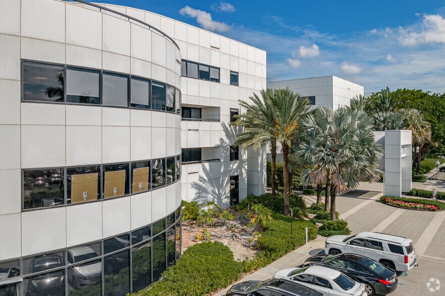 More Photos Of 1855 Griffin Rd, Dania Beach Office Residential For Lease