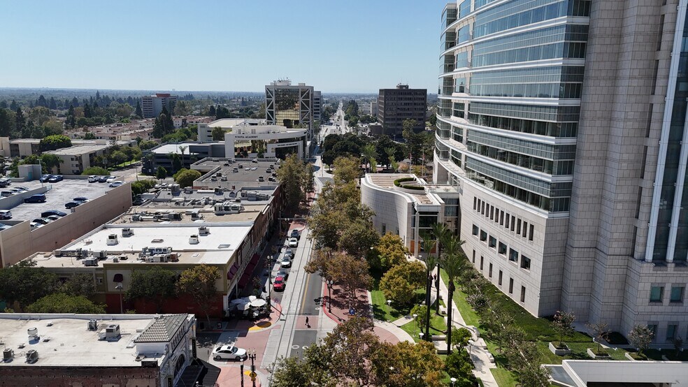 More Photos Of 410 W 4th St, Santa Ana Office For Sale