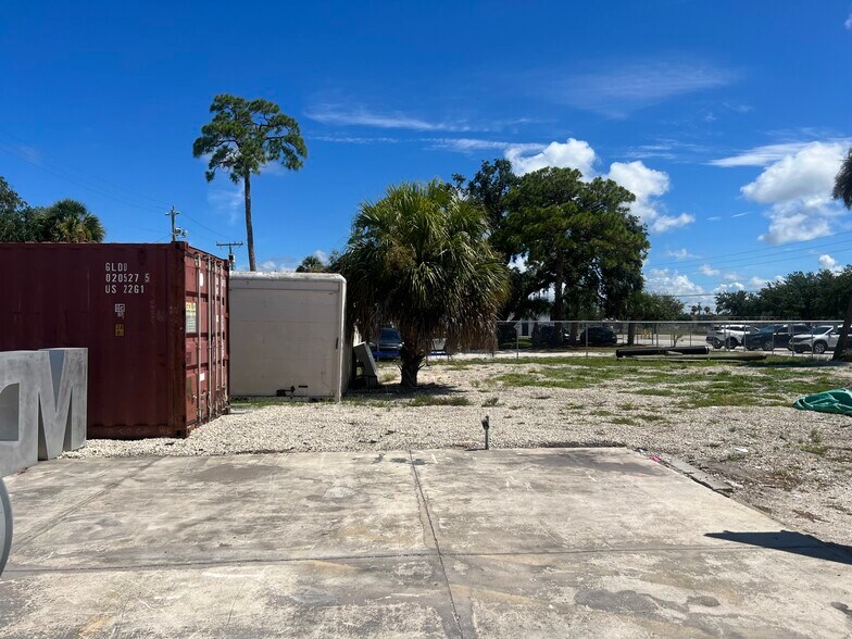 More Photos Of 264 Bahama St, Venice Office For Lease