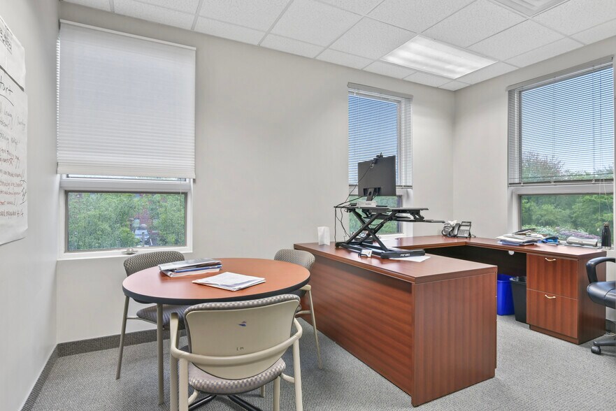 More Photos Of 875 Centerville Rd, Warwick Office For Sale