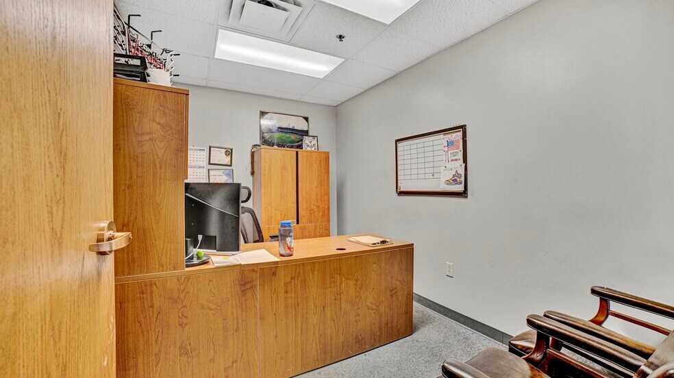 More Photos Of 961 N Main St, Mansfield Warehouse For Lease