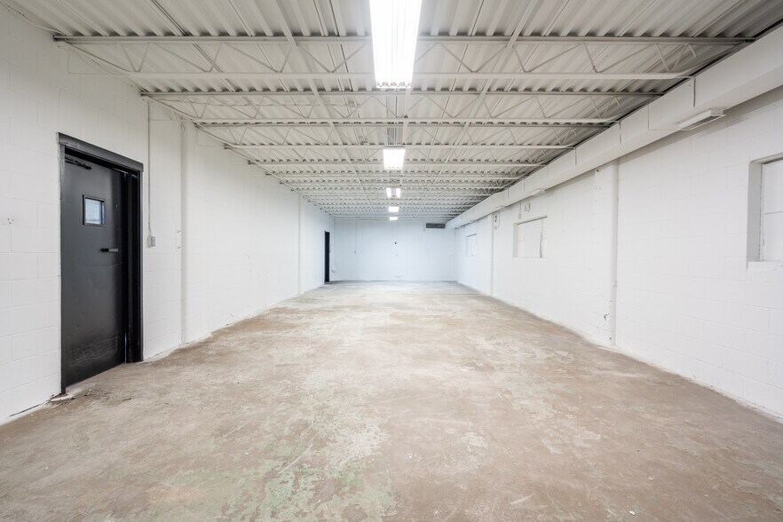 More Photos Of 100 Burland Cres, Hamilton Warehouse For Lease