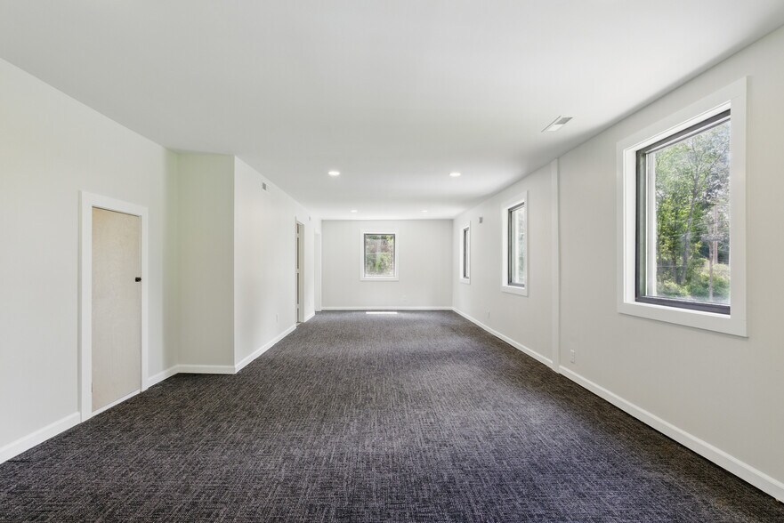 More Photos Of 700 Chickamauga Ave, Rossville Loft Creative Space For Lease