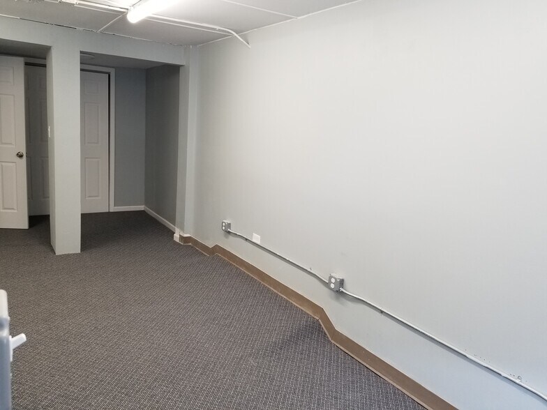 More Photos Of 22 Van Buren Ave, Floral Park Warehouse For Lease
