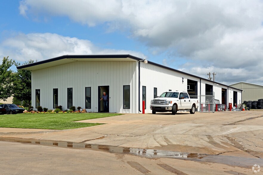 Primary Photo Of 501 Westland Dr, Edmond Service For Lease