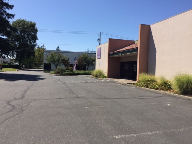 More Photos Of 3450 Airway Dr, Santa Rosa Showroom For Lease