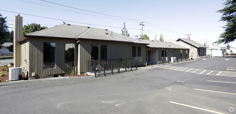 More Photos Of 250 NE 181st Ave, Portland Medical For Lease