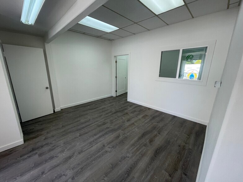 More Photos Of 780 Old County Rd, Belmont Service For Lease